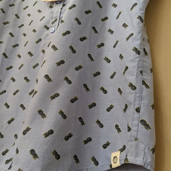 Short sleeve blue button up, pineapple print. Free Planet: men's Large. - Picture 5 of 12